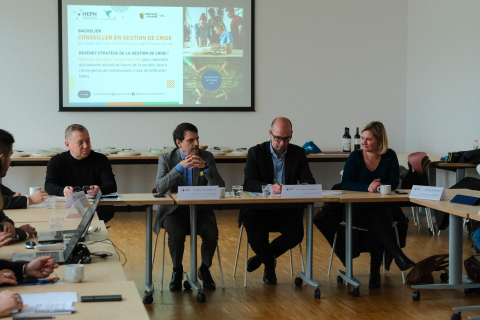 Conférence de presse bachelier conseiller en gestion de crise