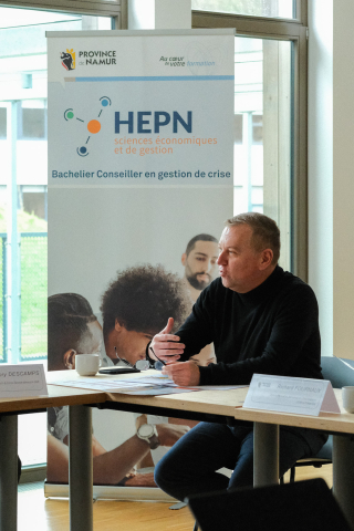 Conférence de presse bachelier conseiller en gestion de crise